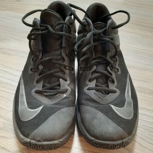 Men's Nike sneaker size 11